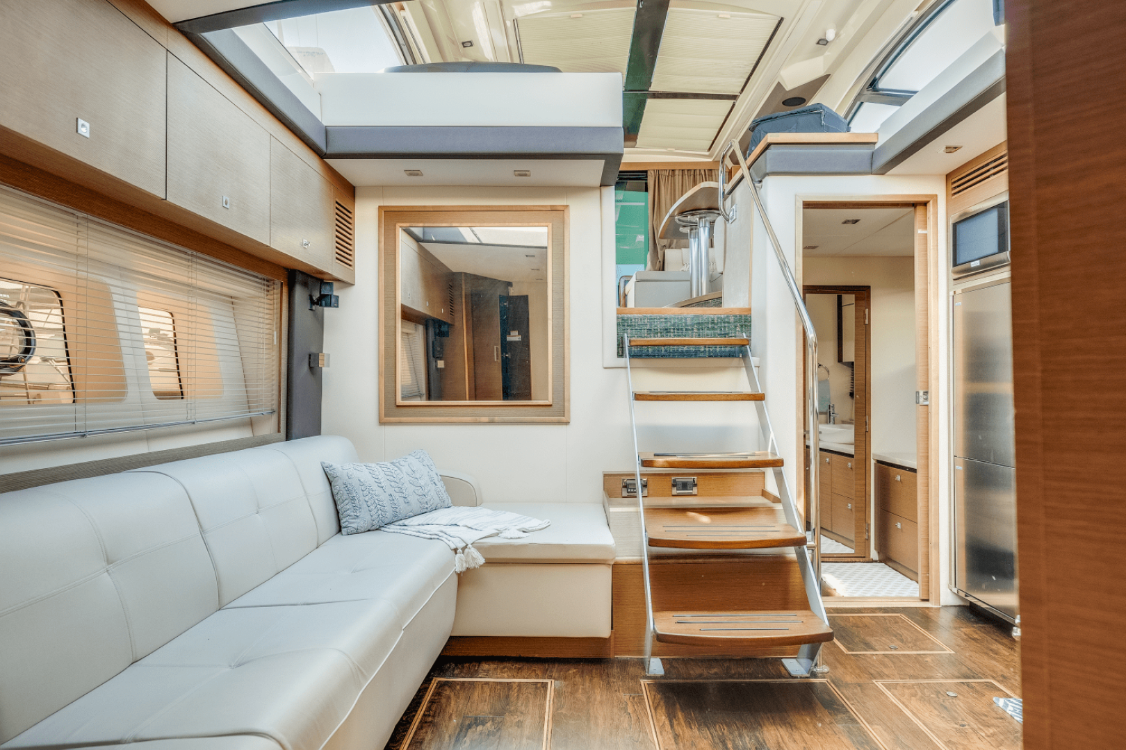 2013 Sea Ray 510 SUNDANCER - Image 32