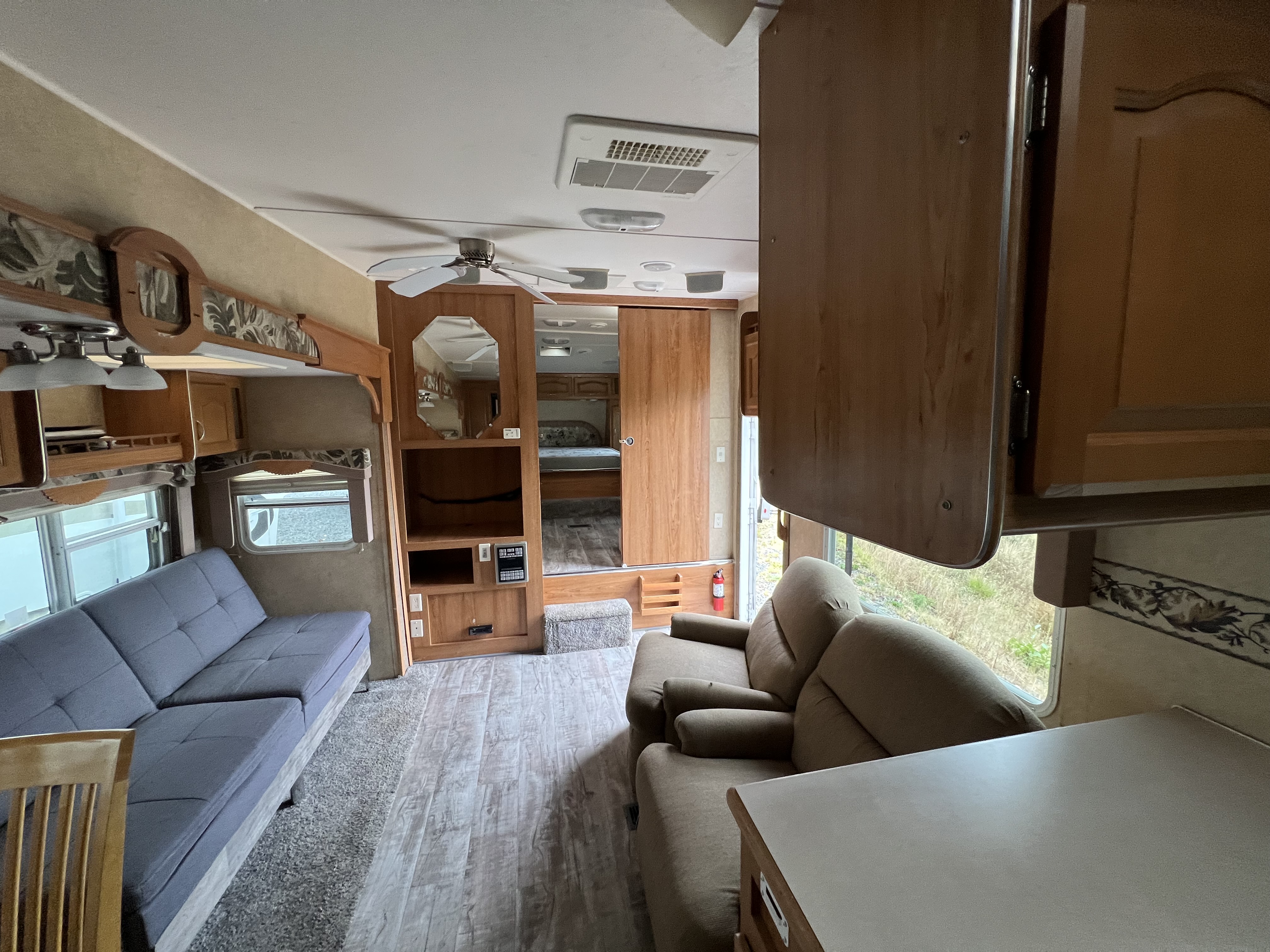 2006 FOREST RIVER WILDCAT 28RKS HMS - Image 3
