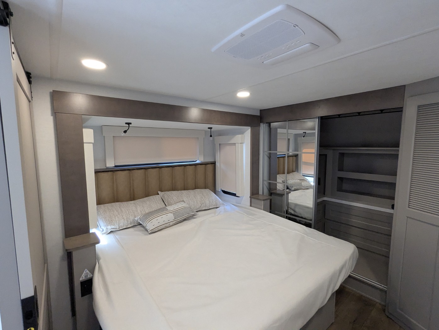 2026 Alliance RV Paradigm 395DS - Image 7