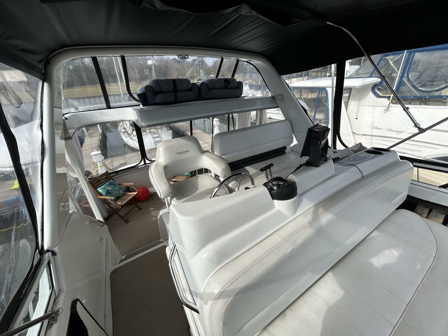 1999 Carver 40 Cockpit - Image 13
