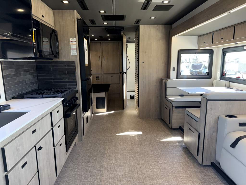 2026 GRAND DESIGN LINEAGE SERIES F 31ZW - Image 14