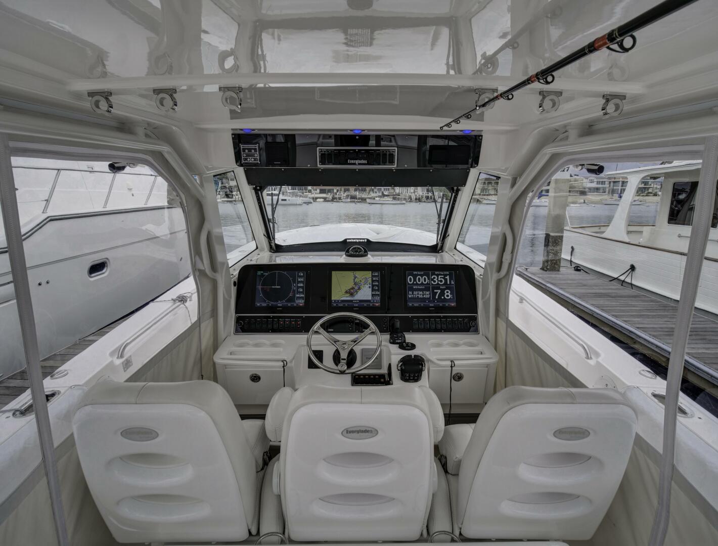 2015 Everglades 435 Center Console - Image 8