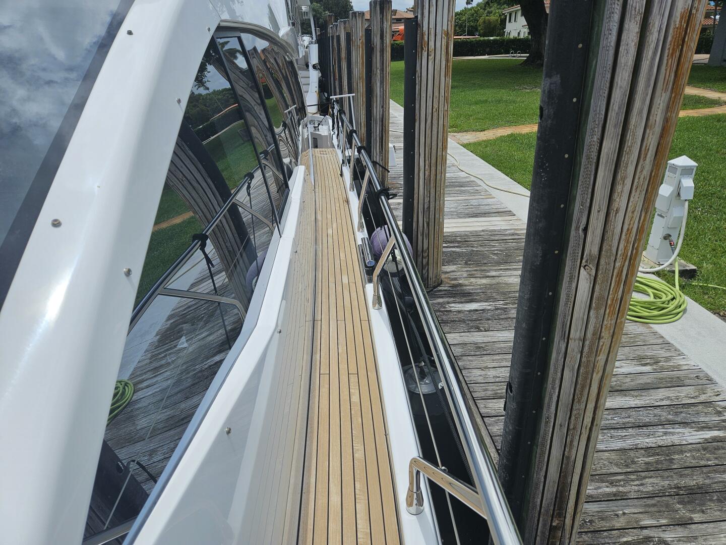 2022 Azimut 66 - Image 18