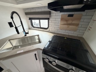 2027 VENTURE RV SIENNA 271VBH - Image 13