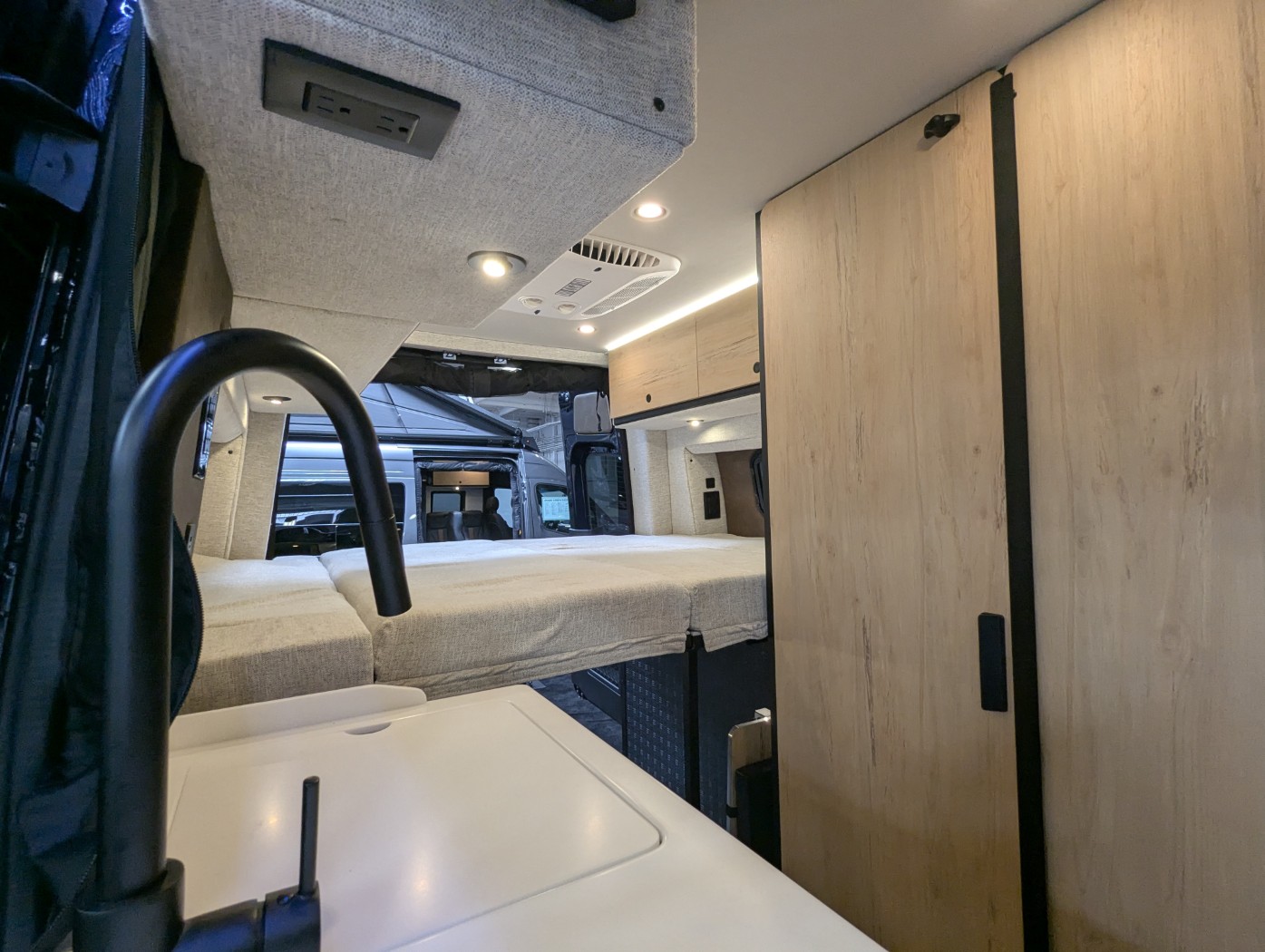 2027 Storyteller Overland Dark Mode XO - Image 24