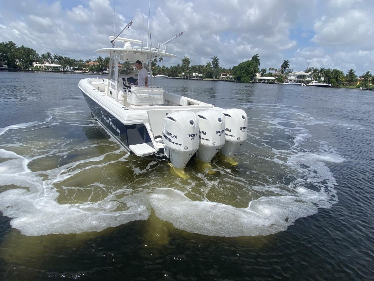 2006 Intrepid 370 - Image 5