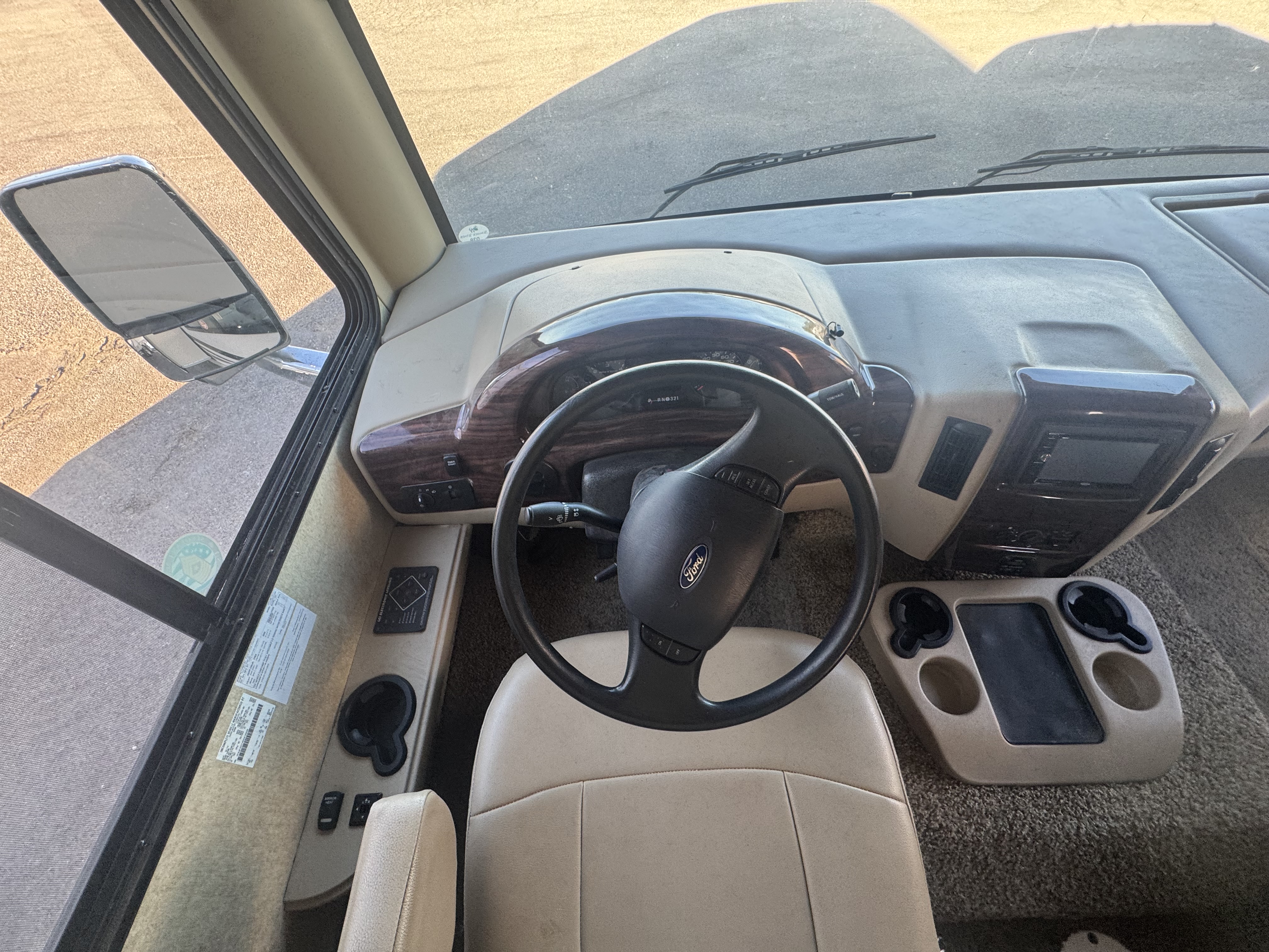 2015 Thor Motor Coach ACE 29.2 - Image 16