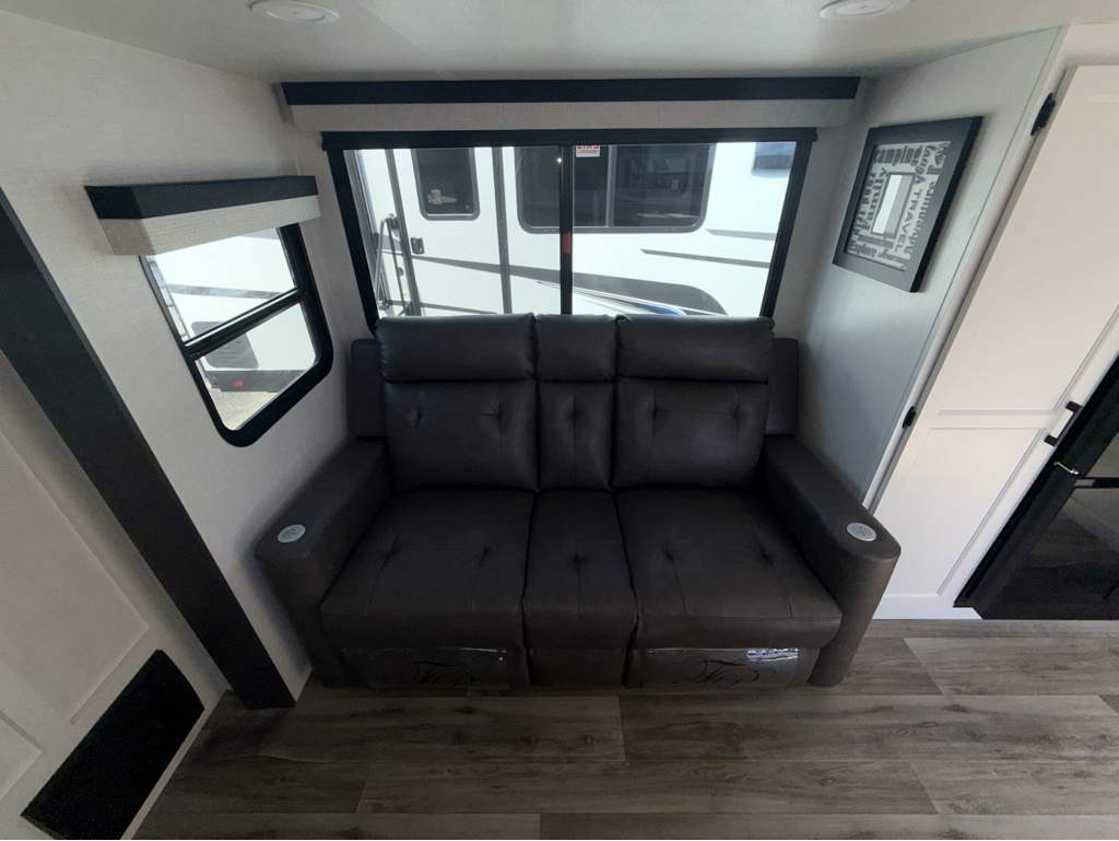 2026 VENTURE RV STRATUS 302VBH - Image 12