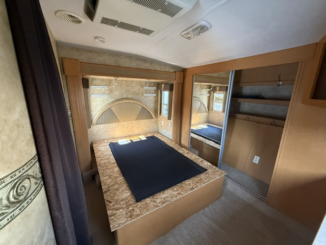 2008 Heartland Cyclone 4012 - Image 22