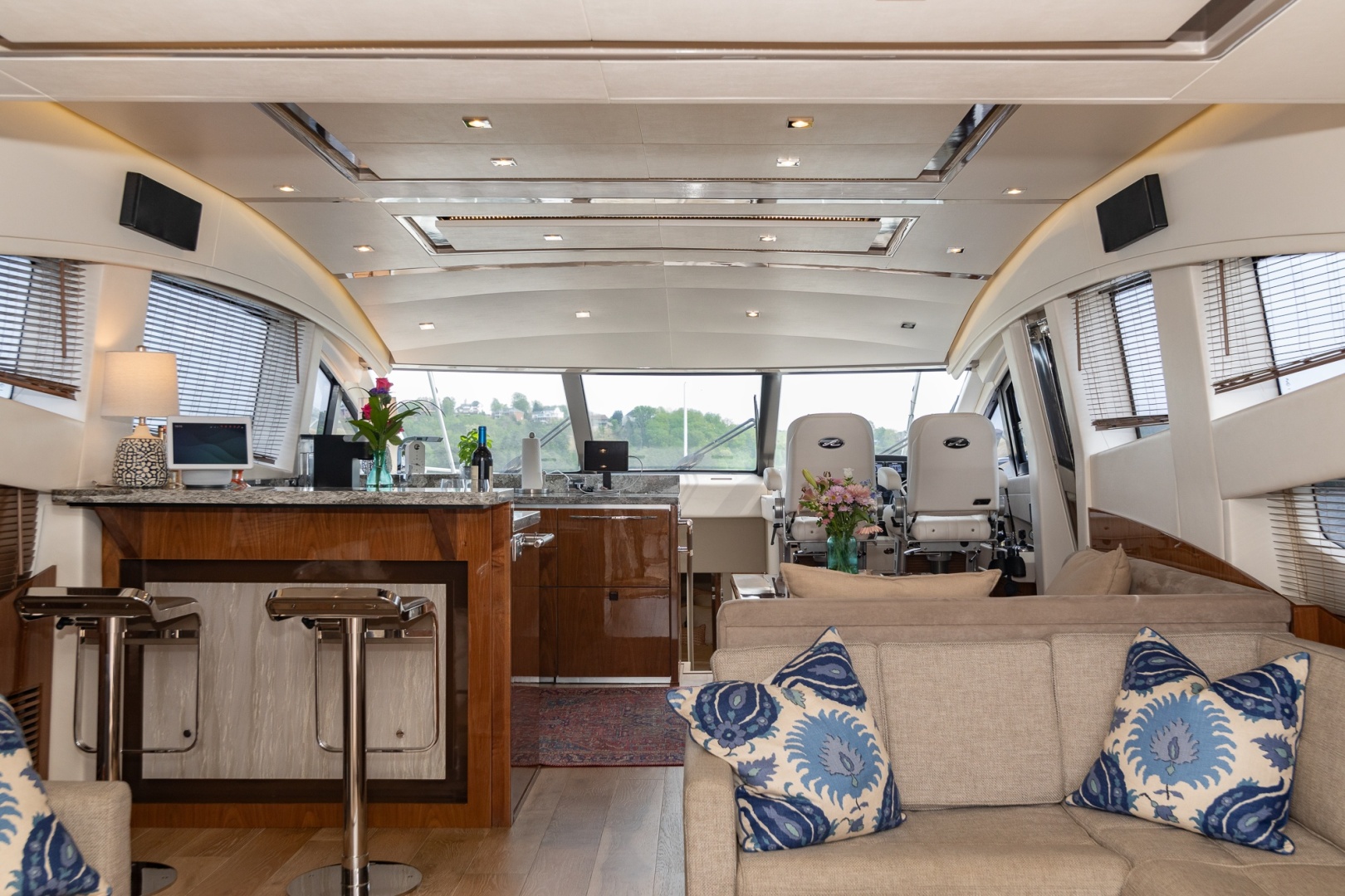 2018 Sea Ray L650 FLY - Image 12