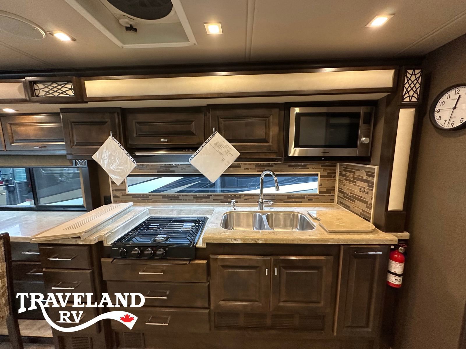 2019 Tiffin Allegro Breeze 31 BR - Image 11