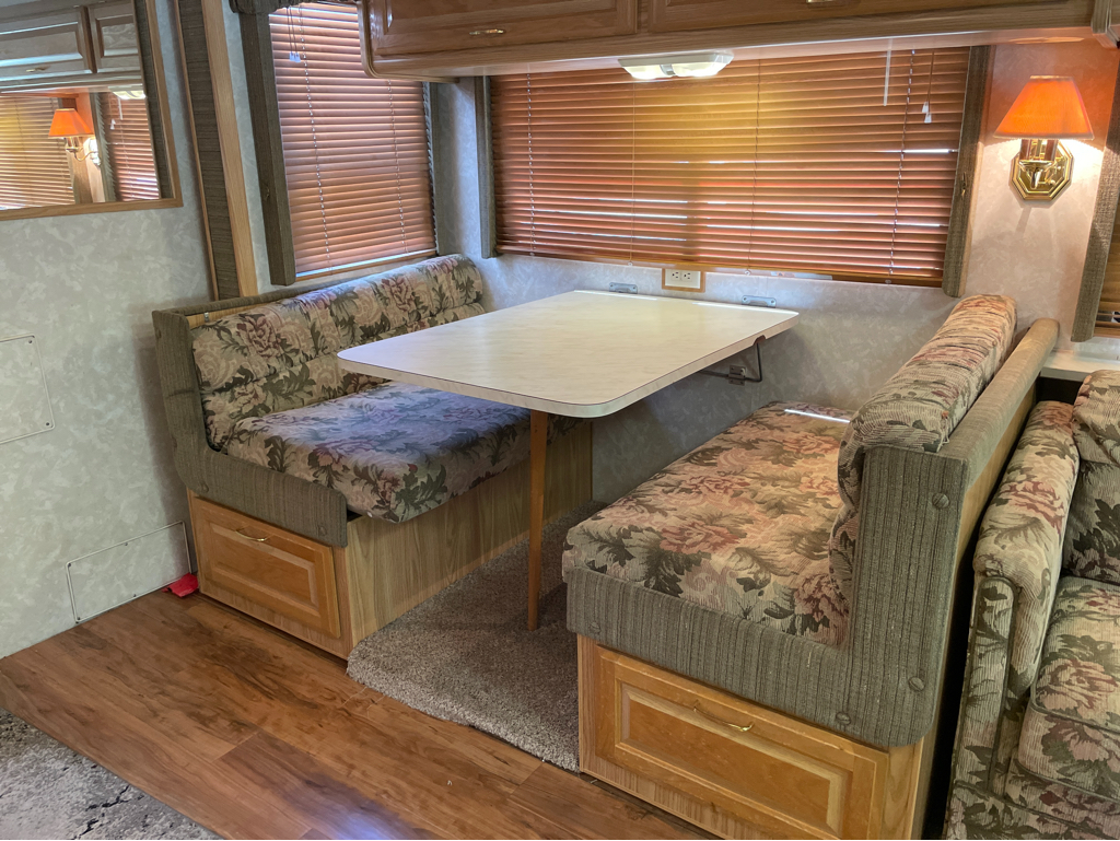 2000 Fleetwood Bounder 34T - Image 8