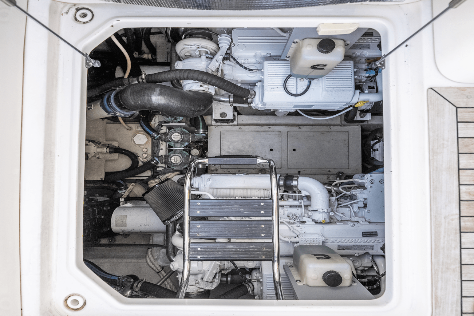 2013 Sea Ray 510 SUNDANCER - Image 23
