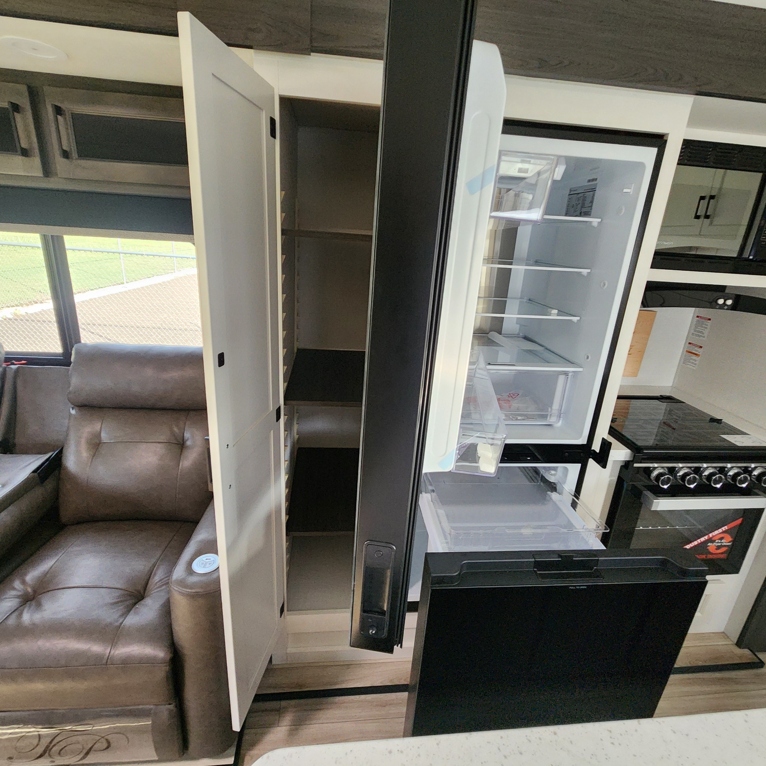 2026 VENTURE RV SPORTTREK 343VIK - Image 26
