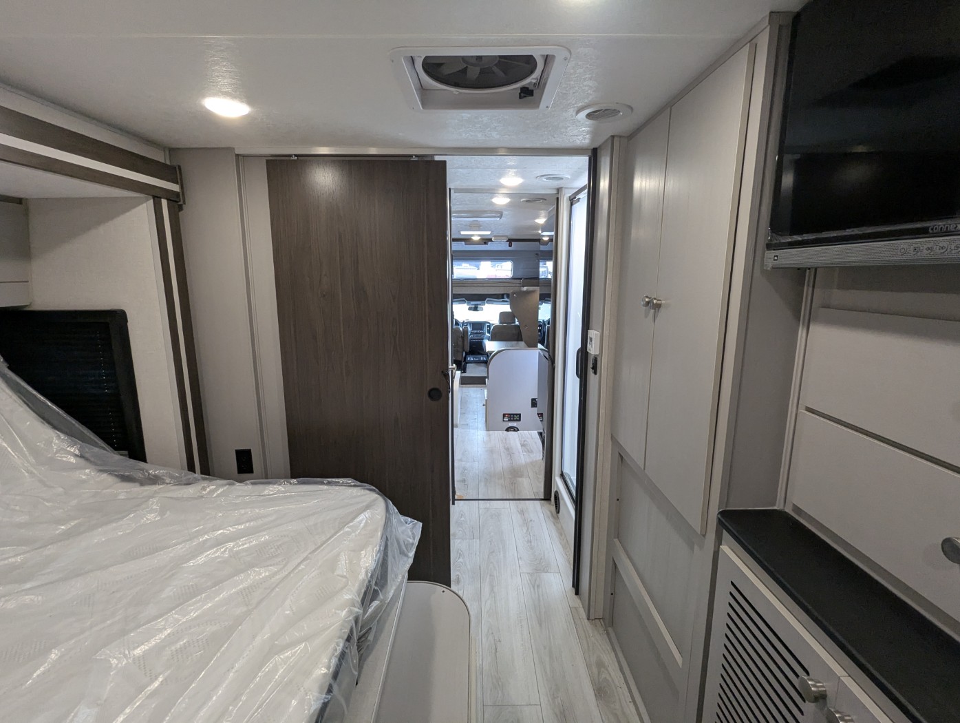 2026 Coachmen Entourage 330DS - Image 35
