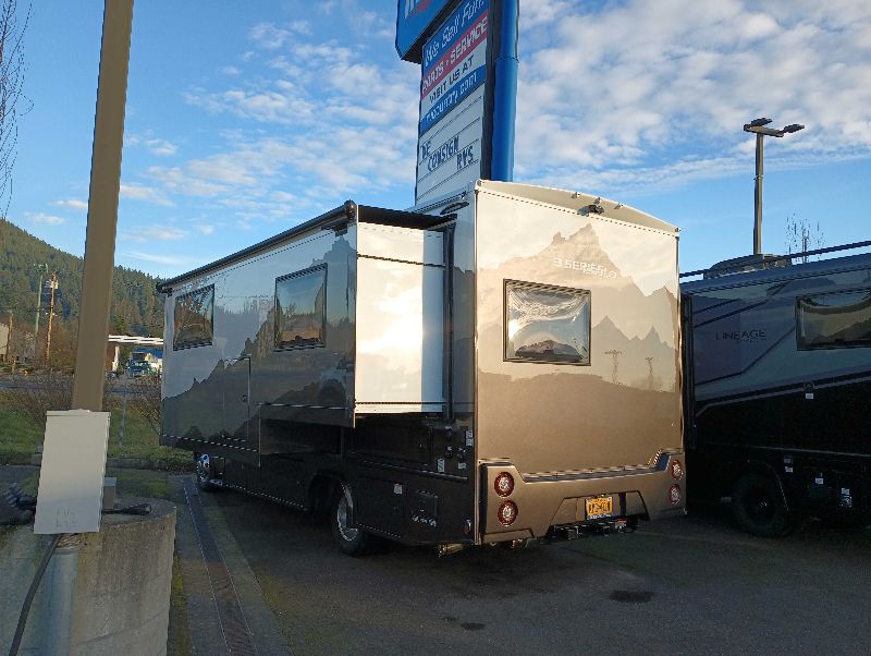 2025 Dynamax Corp Isata 3 Series 24FWSF - Image 3
