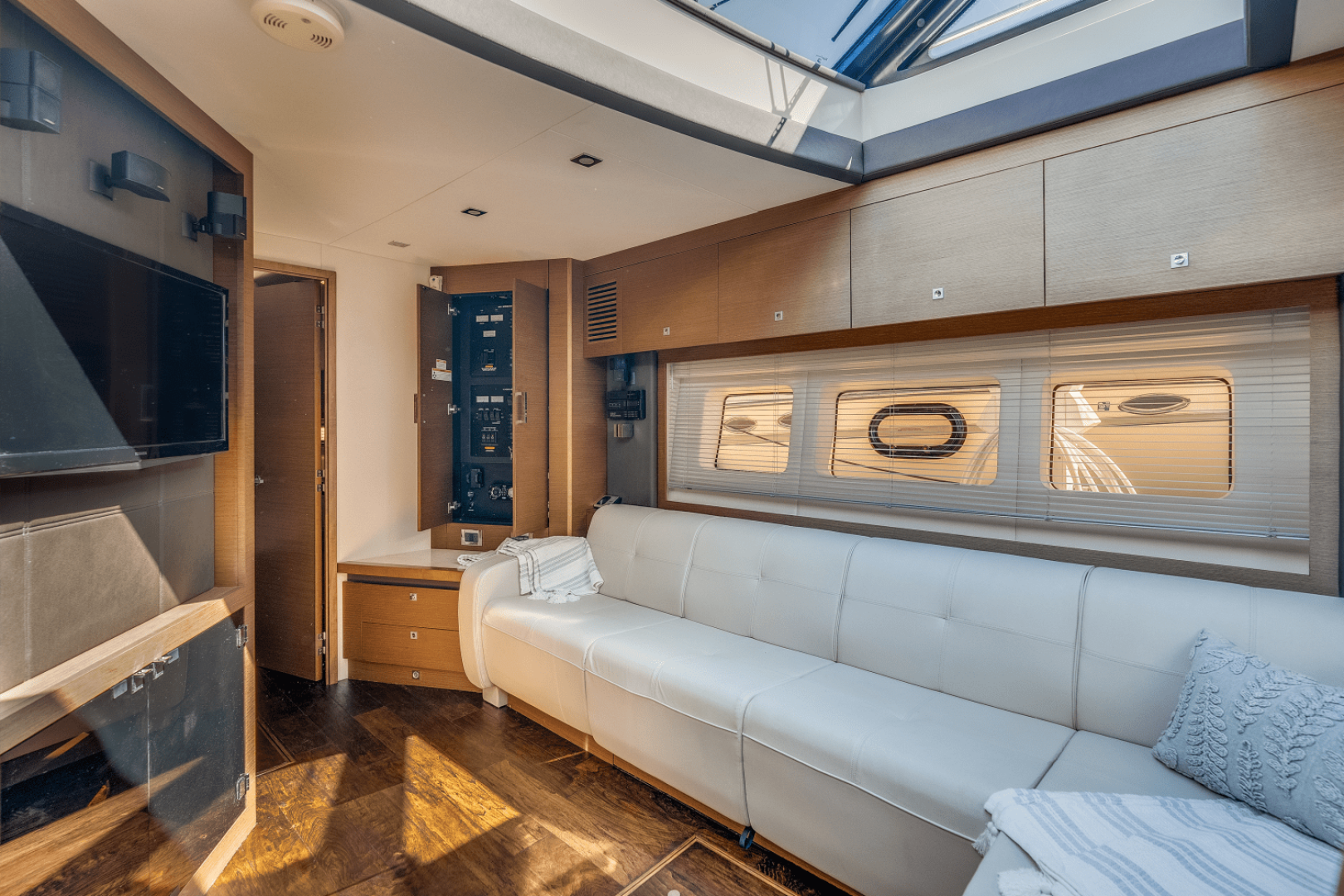 2013 Sea Ray 510 SUNDANCER - Image 31