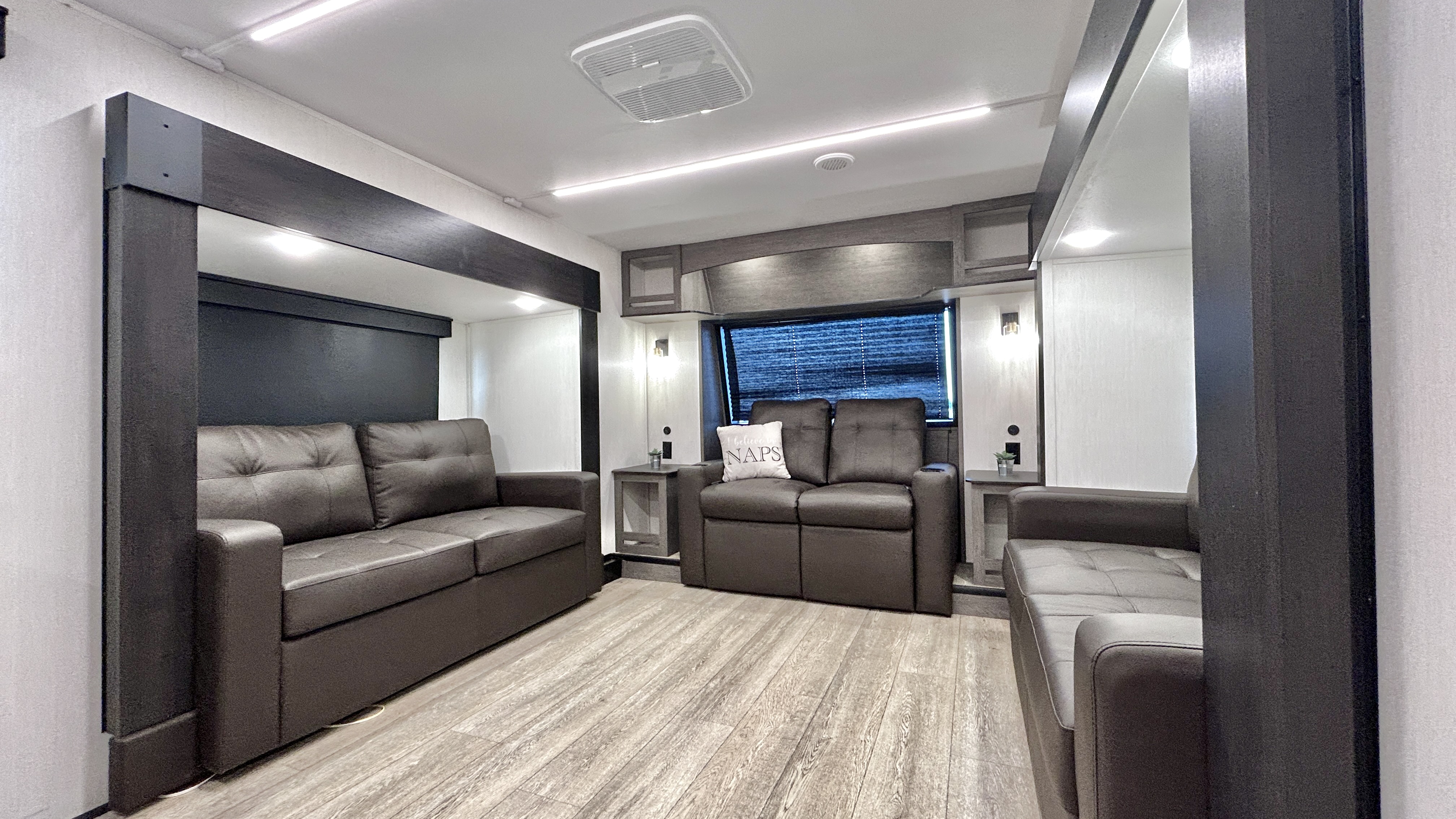 2025 Forest River ARCTIC WOLF 3950SUITE - Image 16