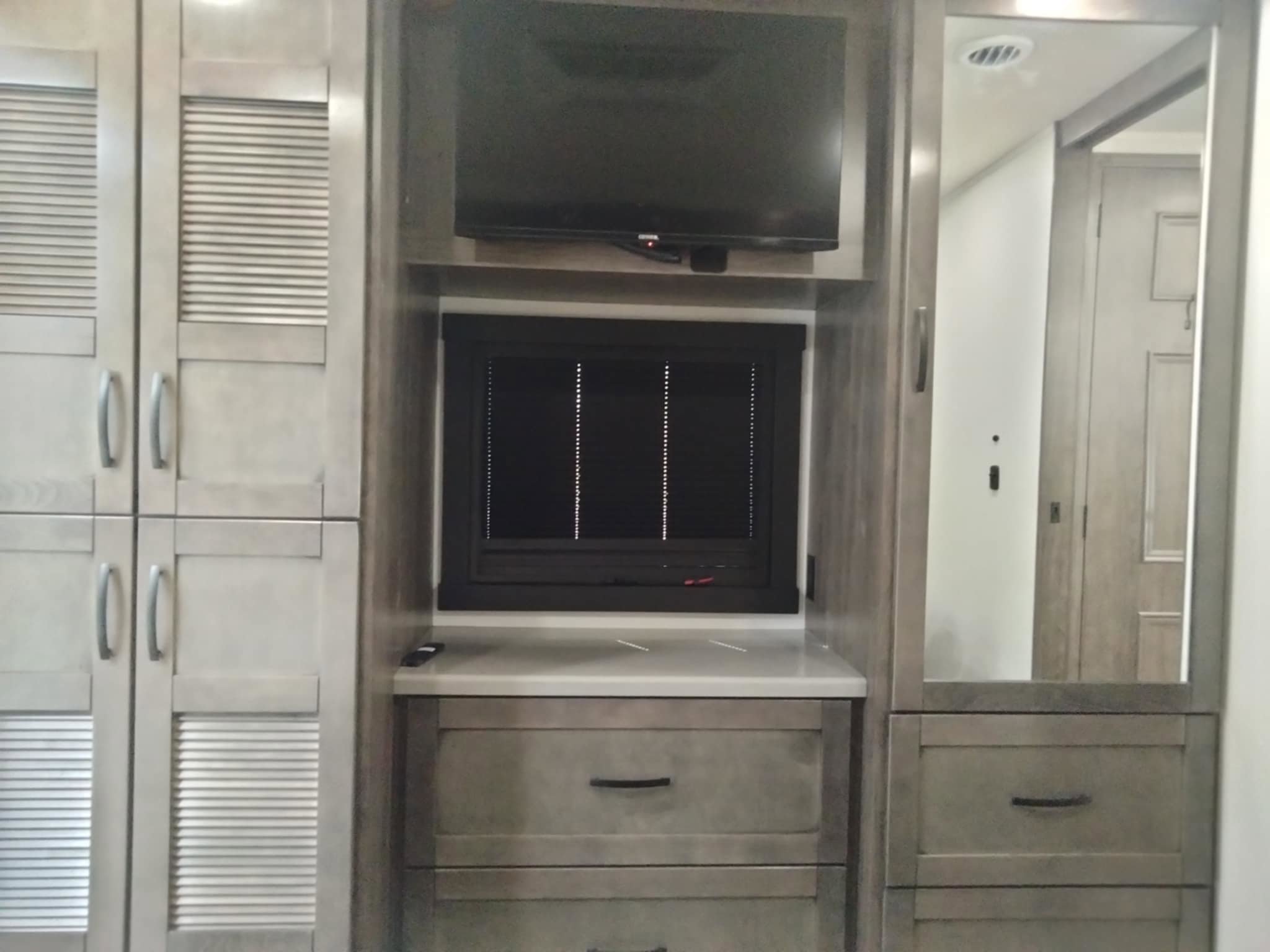 2026 ENTEGRA COACH ACCOLADE 37K - Image 33