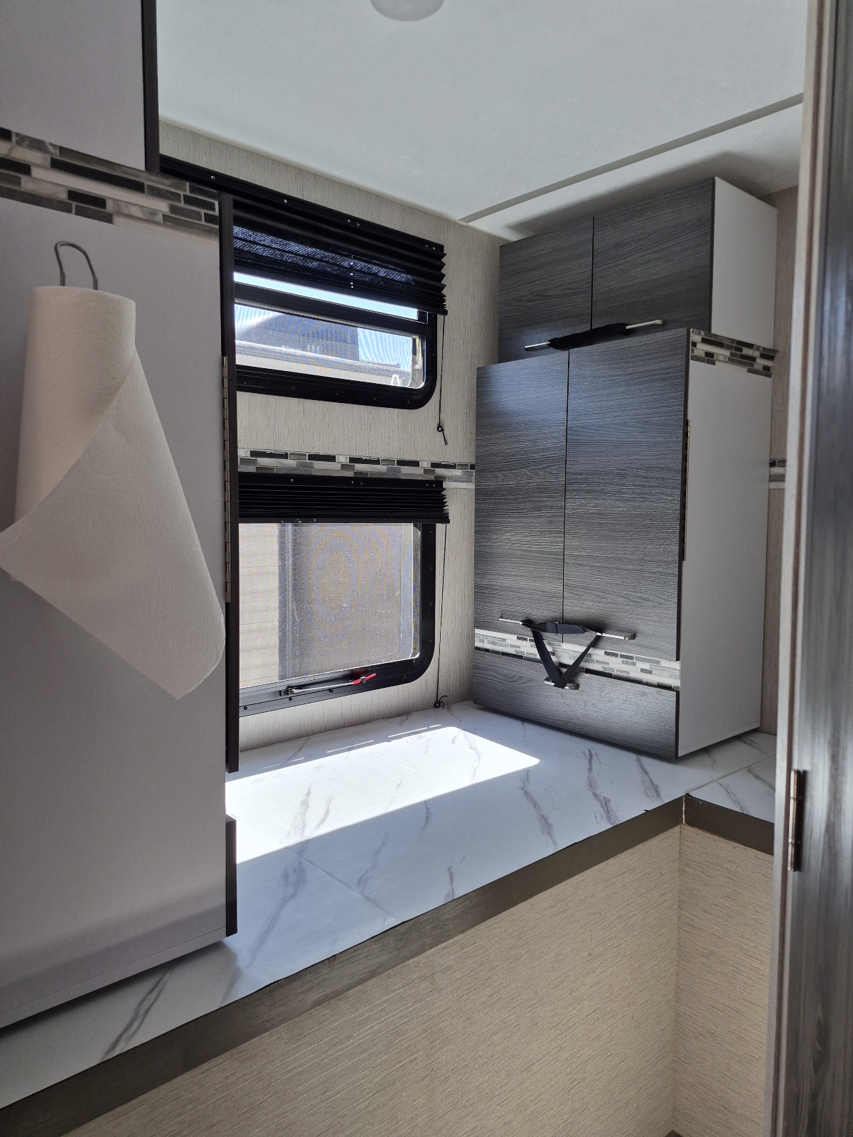 2021 Coachmen Freedom Express Ultra Lite 238BHS - Image 11
