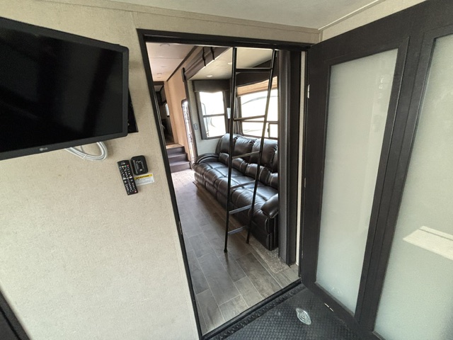 2018 Dutchmen Voltage Triton 3551 - Image 31
