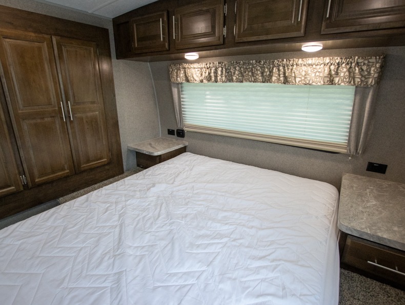 2019 Forest River Rockwood Ultra Lite 2604WS - Image 25