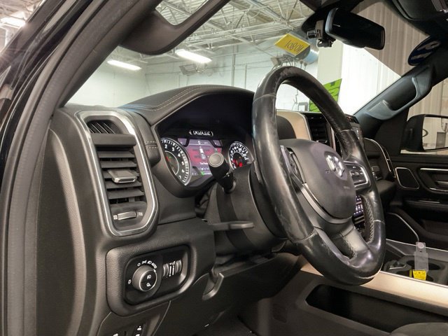 2019 Ram 1500 Pickup-V8 Crew Cab Laramie 4WD - Image 13