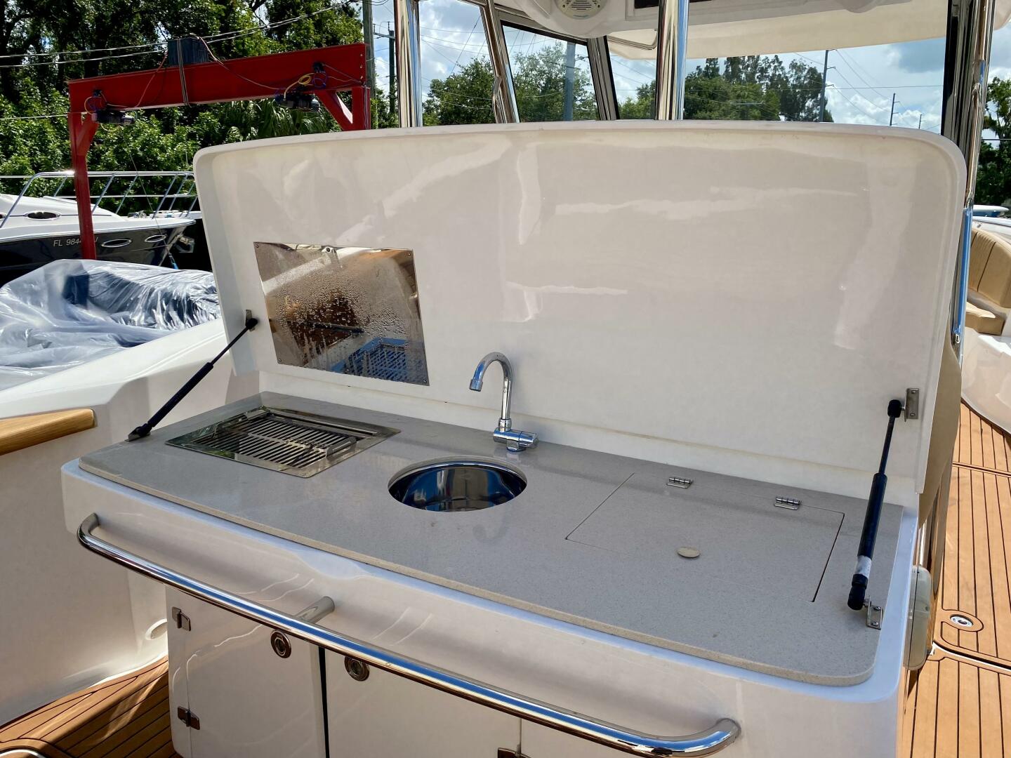 2023 Fishing Raptor 390 Solarium - Image 8