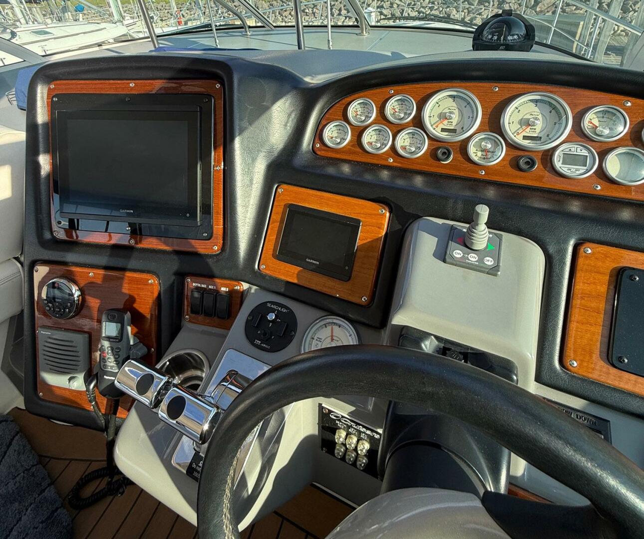 2006 Cruisers Yachts 420 Express - Image 8