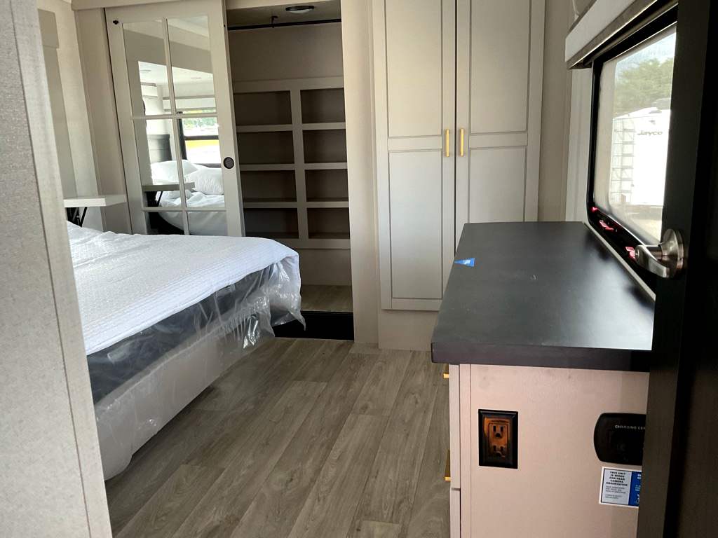 2027 JAYCO NORTH POINT 310RLTS - Image 25