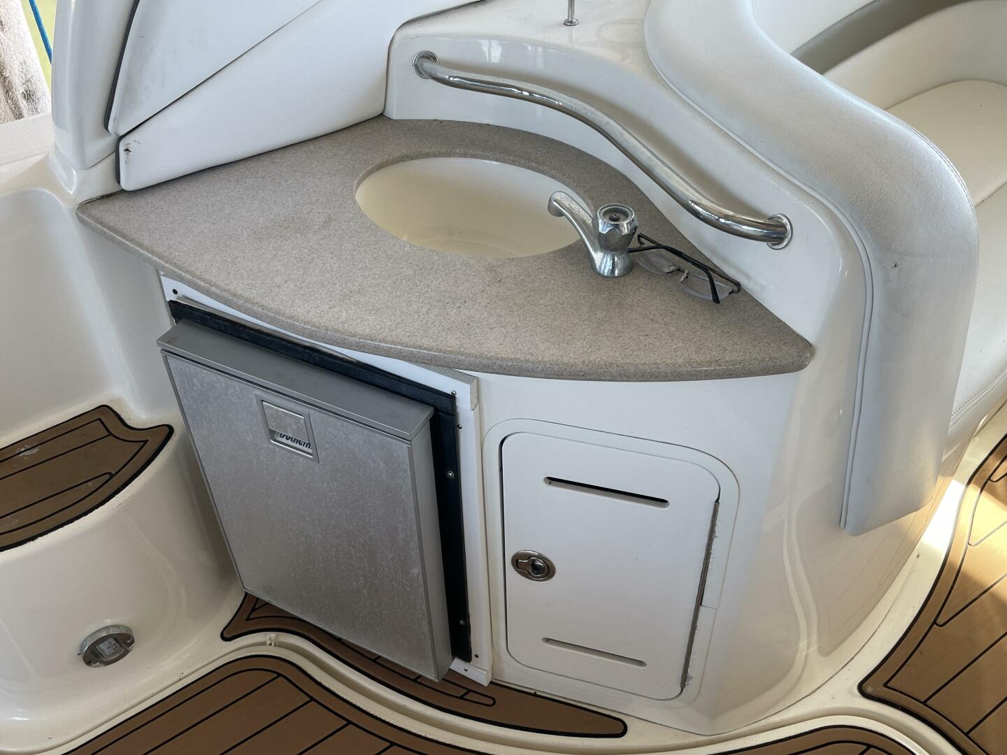 2006 Sea Ray 320 Sundancer - Image 12