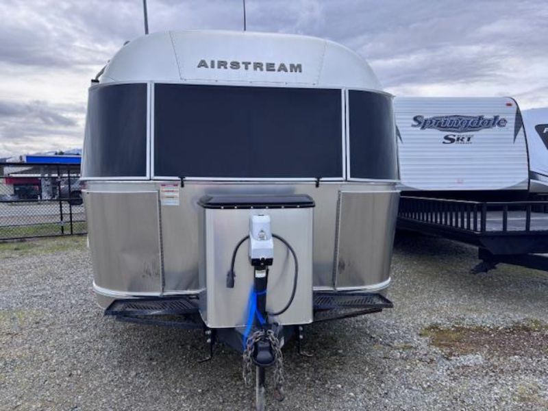 2017 Airstream International Serenity 30 - Image 2