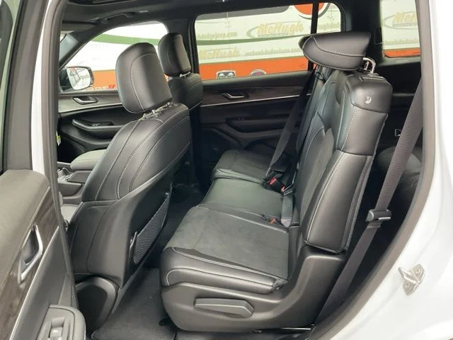 2026 Jeep Grand-Cherokee-L Laredo Altitude 4x4 - Image 27
