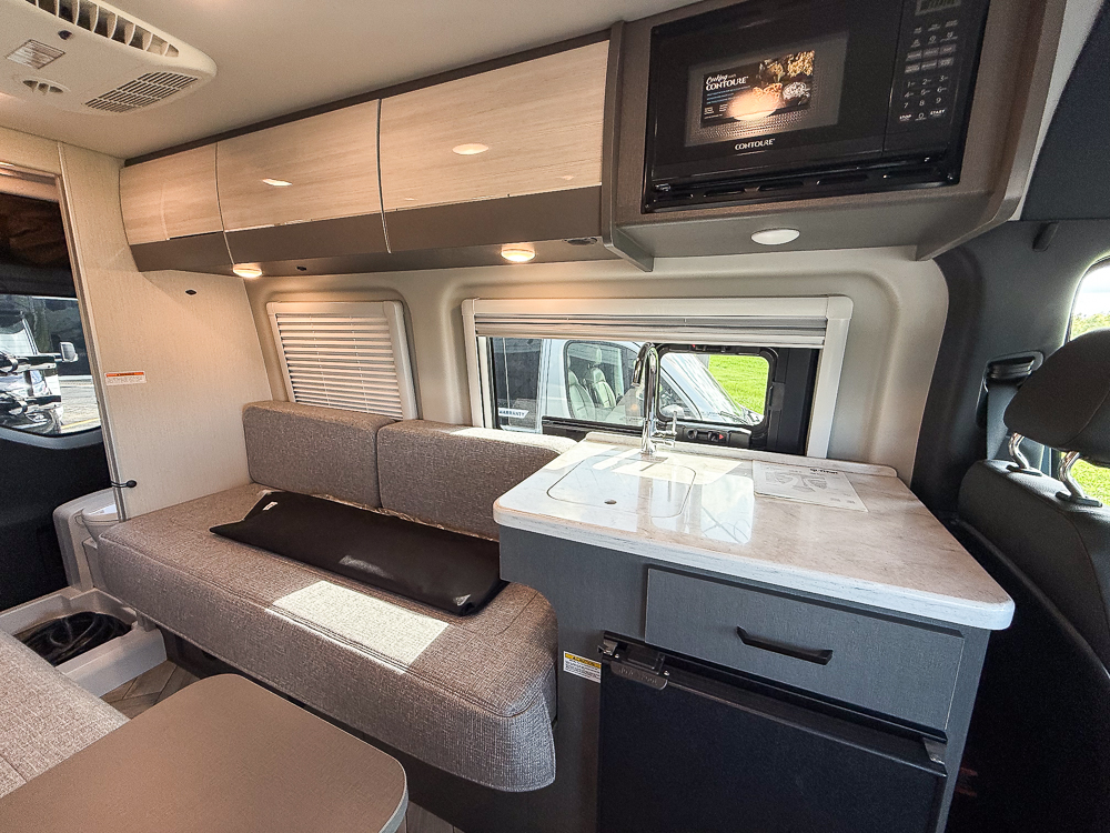2025 THOR MOTORCOACH 19A - Image 24