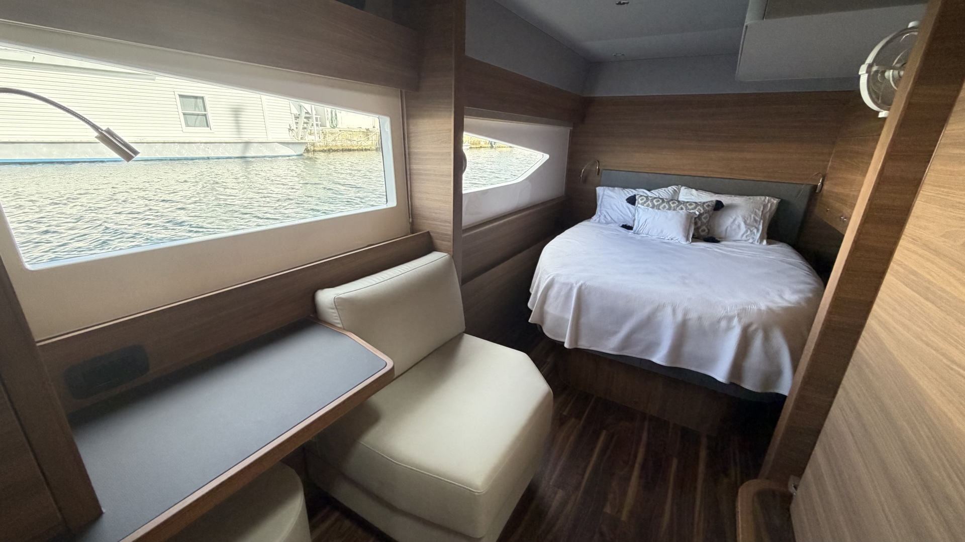 2025 Aquila 54 ENCLOSED BRIDGE - Image 91