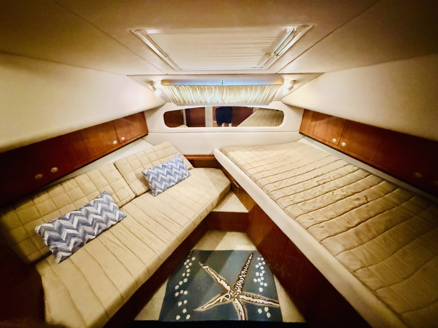 2004 Sea Ray 390 Motor Yacht - Image 11