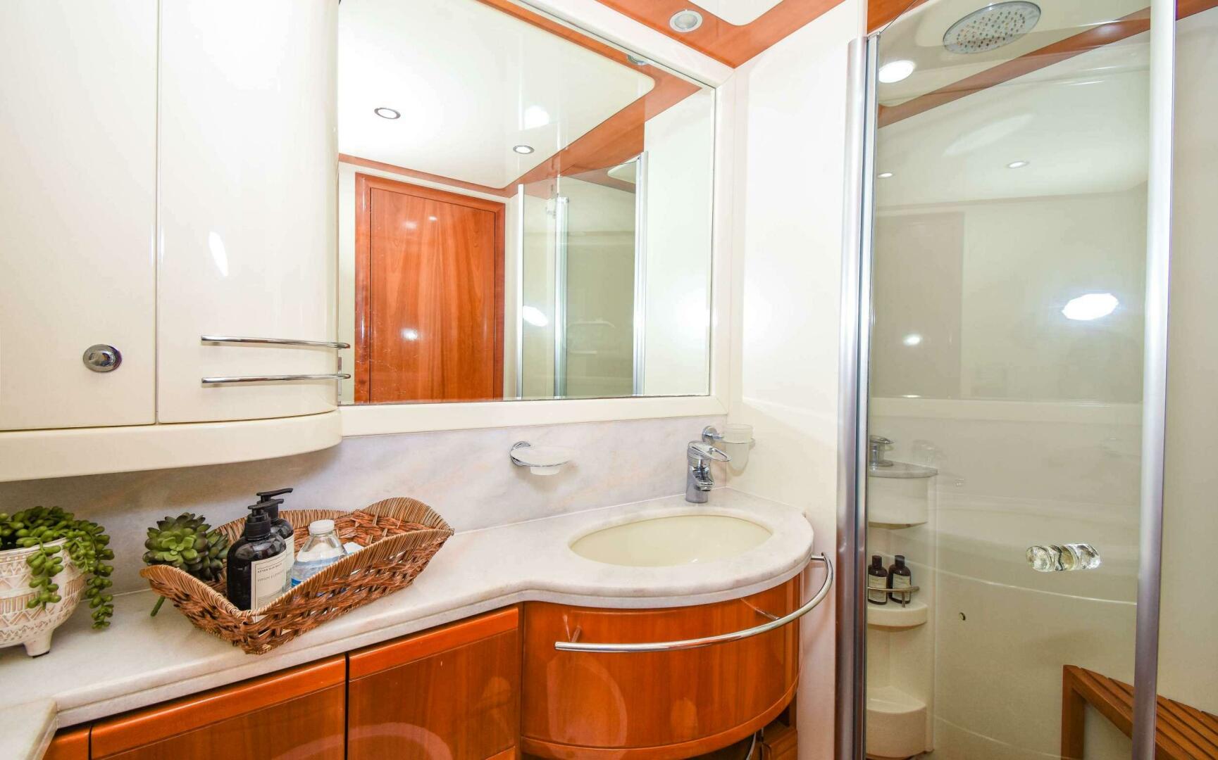 2006 Ferretti Yachts 881 - Image 13