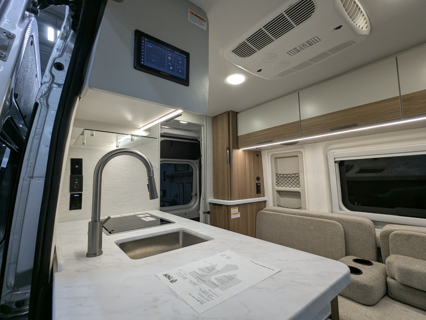 2027 Thor Motor Coach Rize Sport 18M - Image 11
