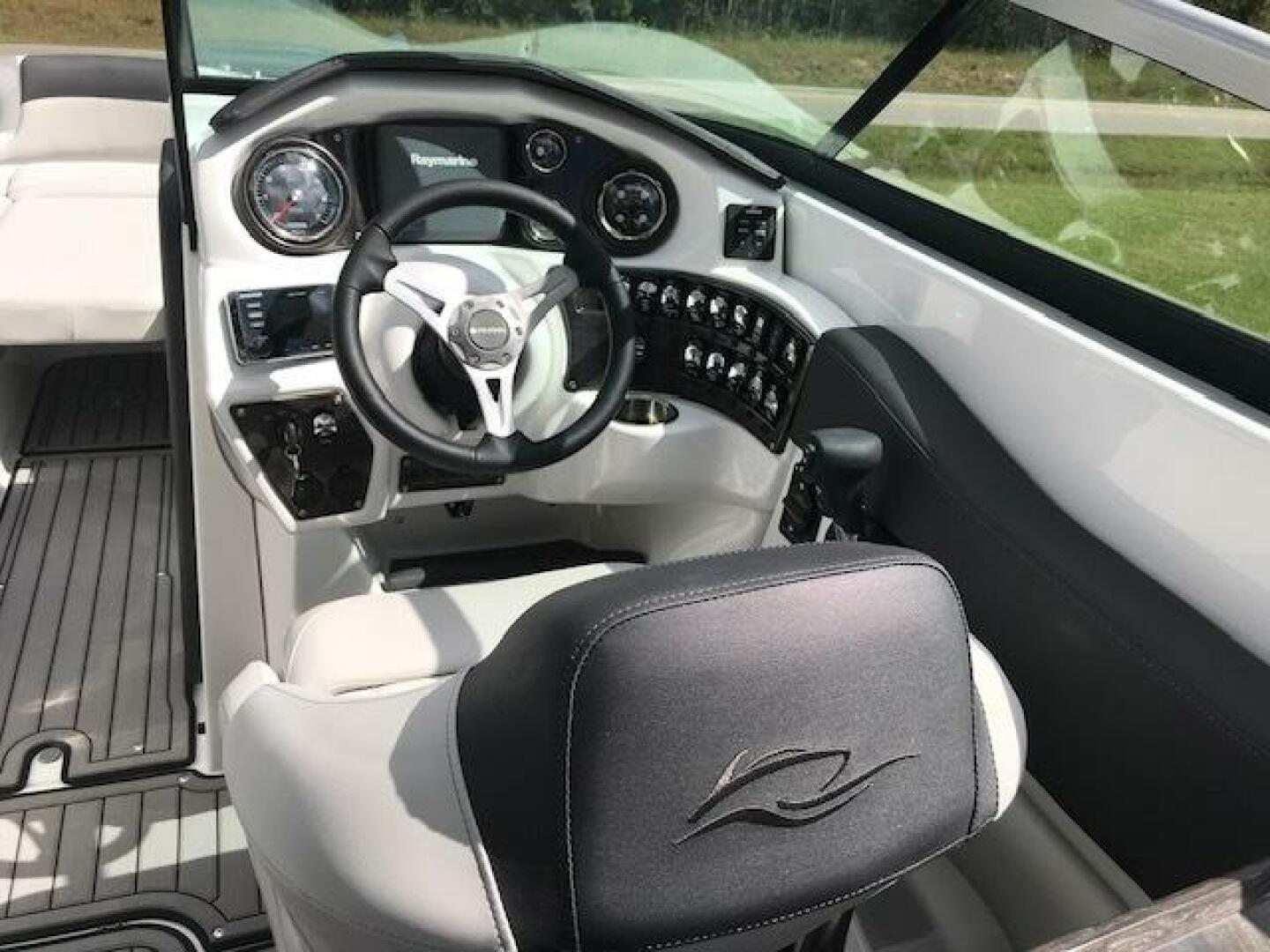 2018 Rinker 29QX - Image 17