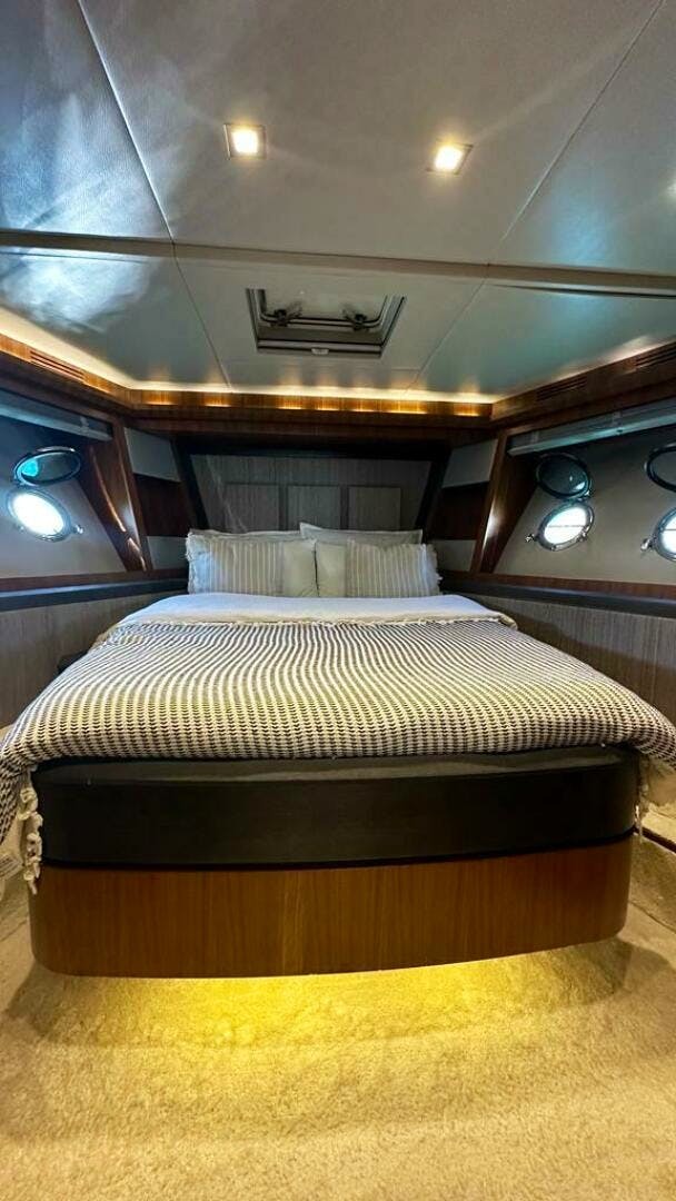 2014 Custom MCY 65 - Image 29