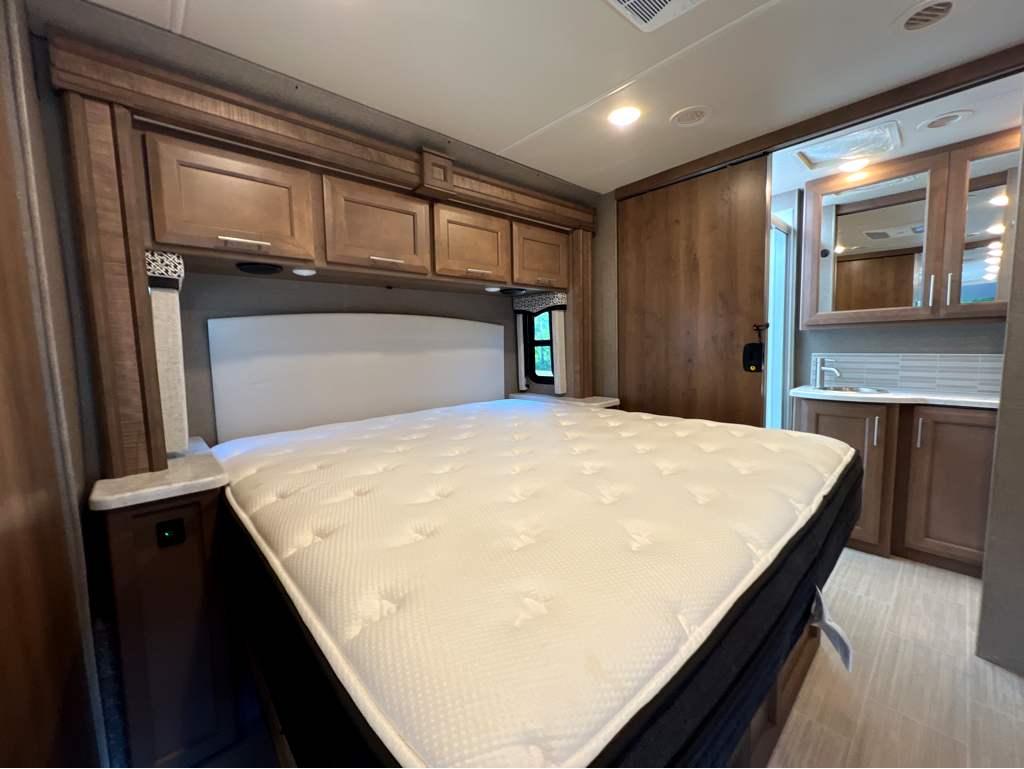 2022 THOR MOTOR COACH MAGNITUDE BT36 - Image 19