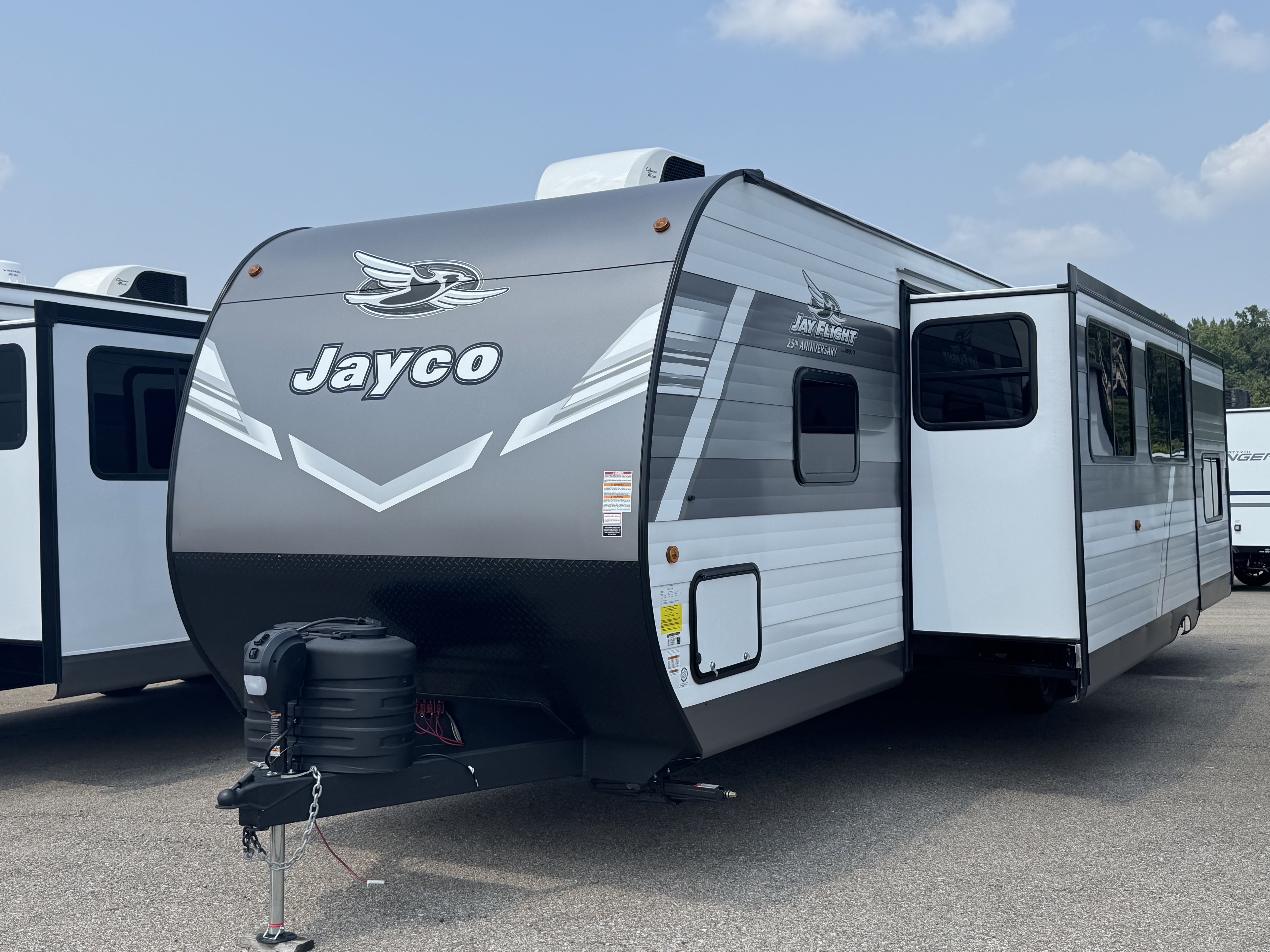 2027 JAYCO JAY FLIGHT 321BDS - Image 2