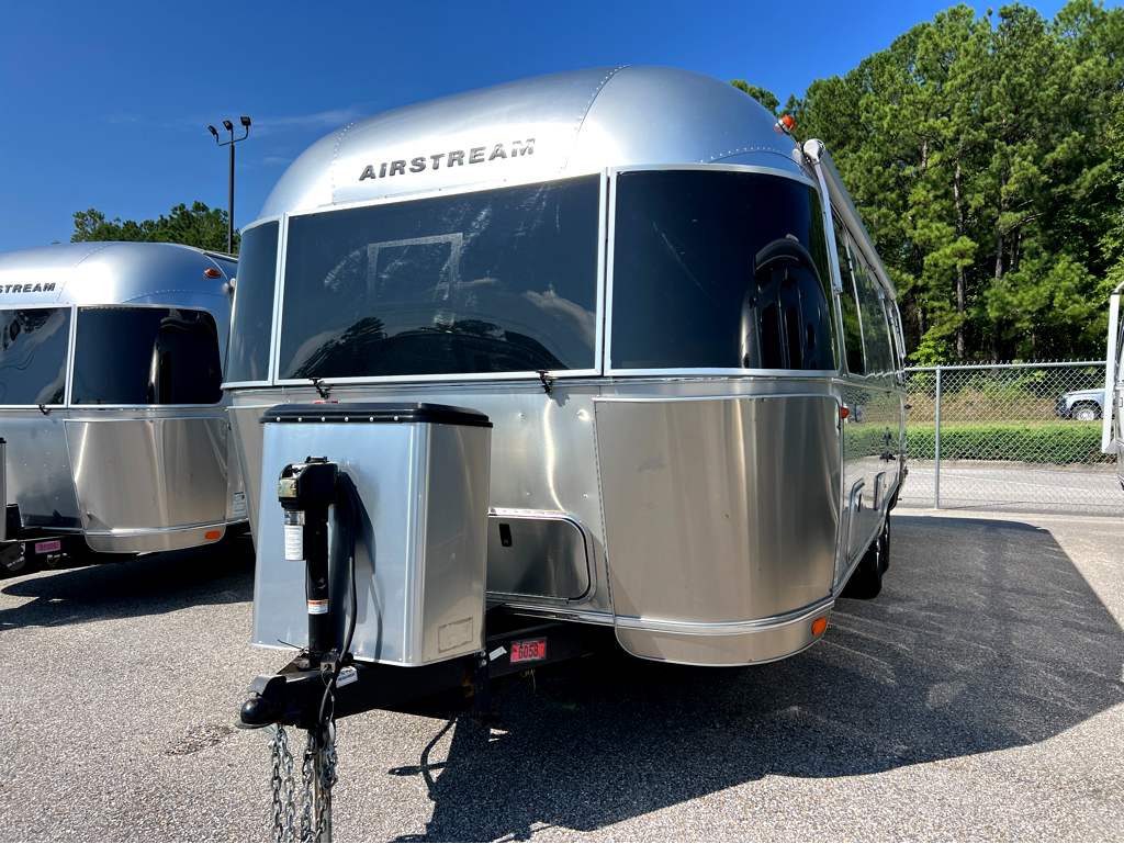 2022 AIRSTREAM GLOBETROTTER 25FBT - Image 2
