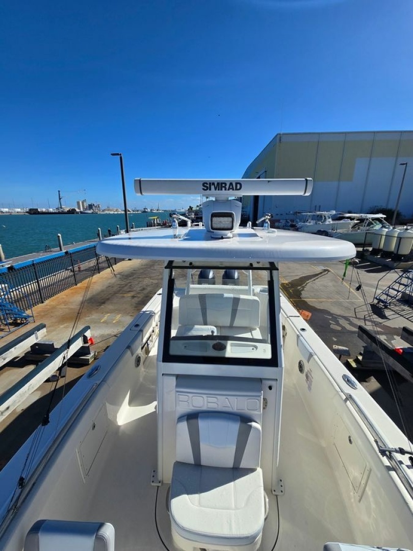 2022 Robalo R272 - Image 8