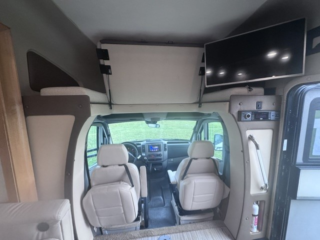 2018 TIFFIN WAYFARER 24TW - Image 9