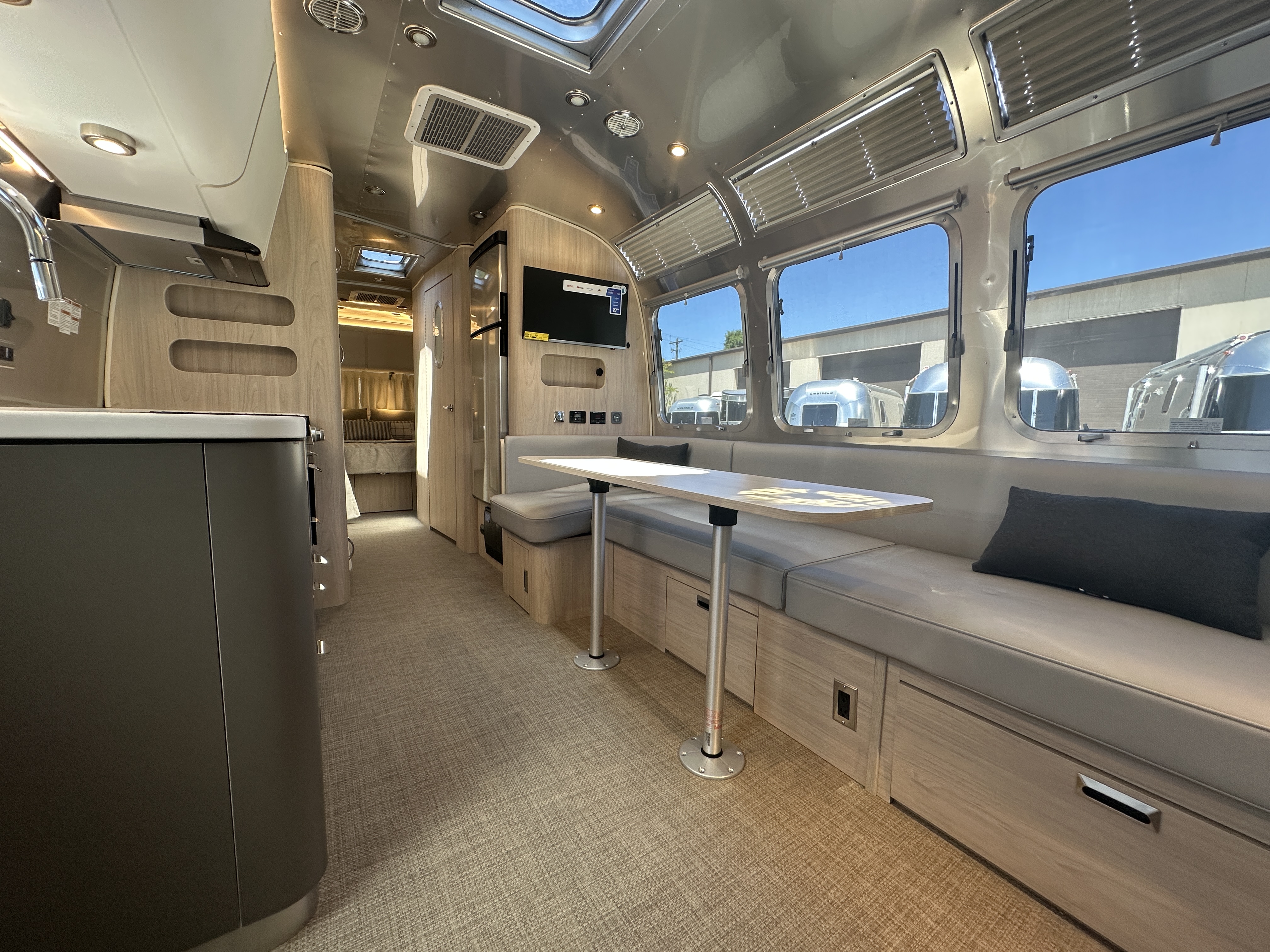 2026 Airstream Globetrotter 30RB - Image 9