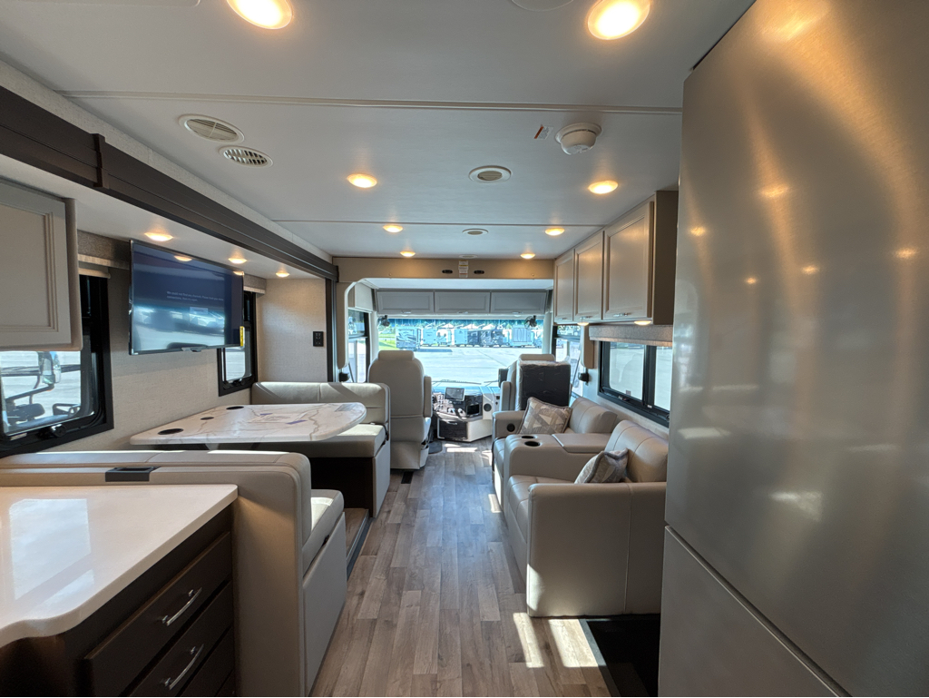 2026 THOR MOTOR COACH PALAZZO 33.6 - Image 21