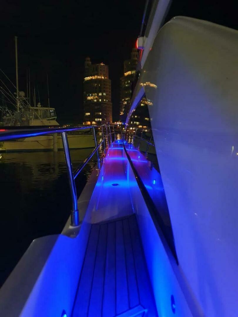 2010 Fairline Squadron 55 - Image 10