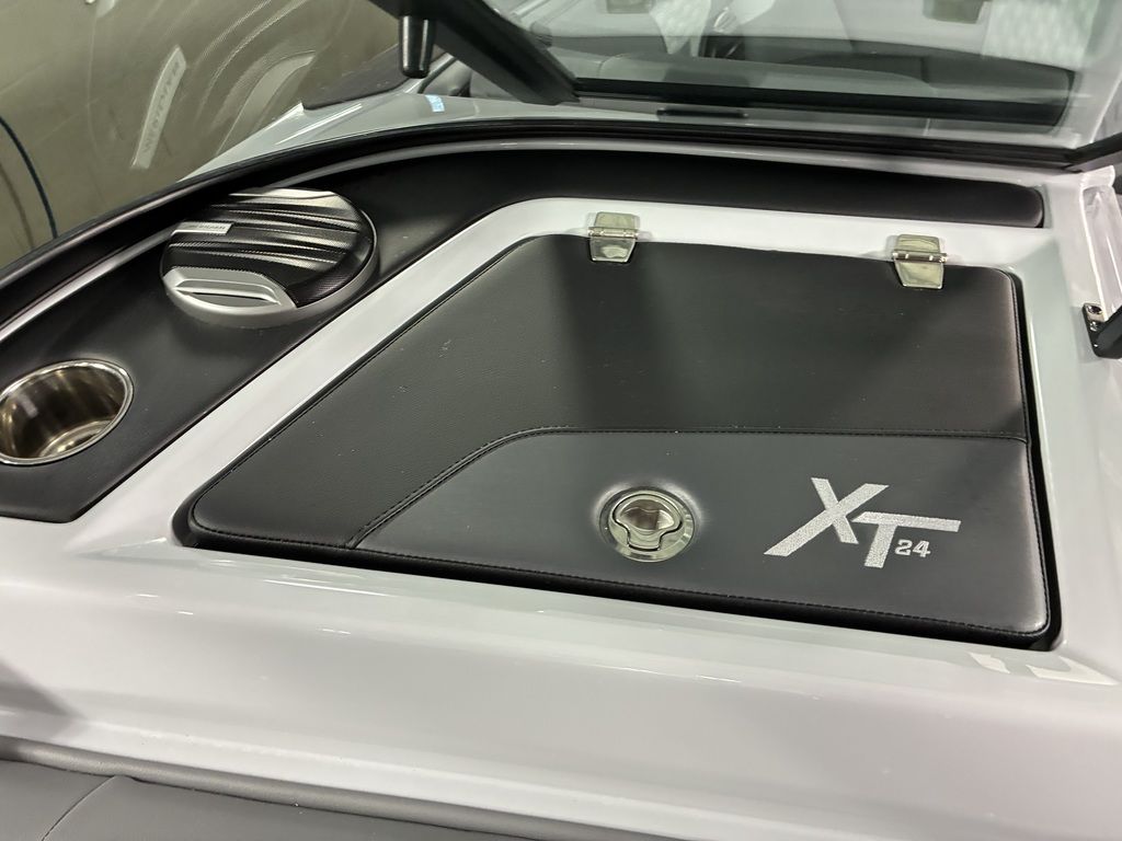 2026 MasterCraft XT24 - Image 45
