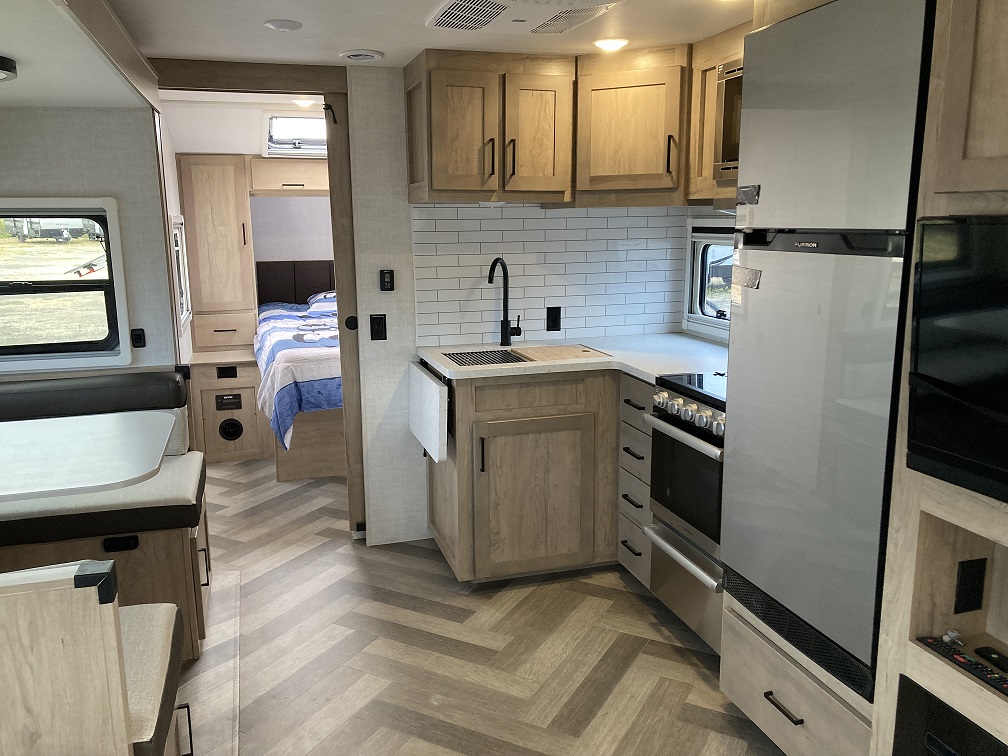 2023 Ember RV Touring Edition 26RB - Image 31